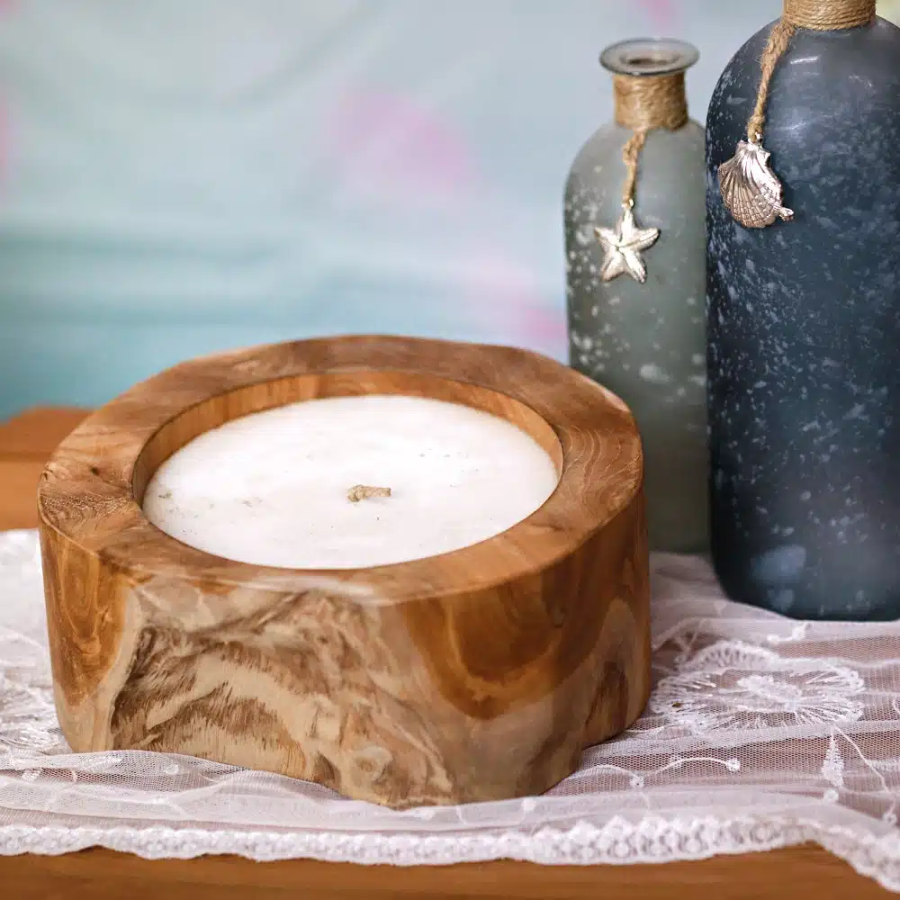 Kerze im Hartholz, variierende Größen Kerze im Hartholz, variierende Größen