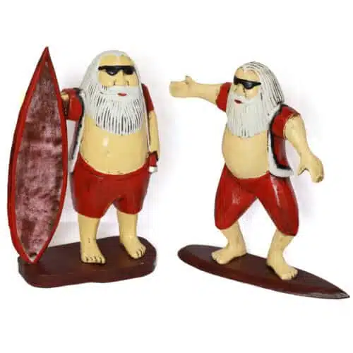 Weihnachtsmann als Surferboy