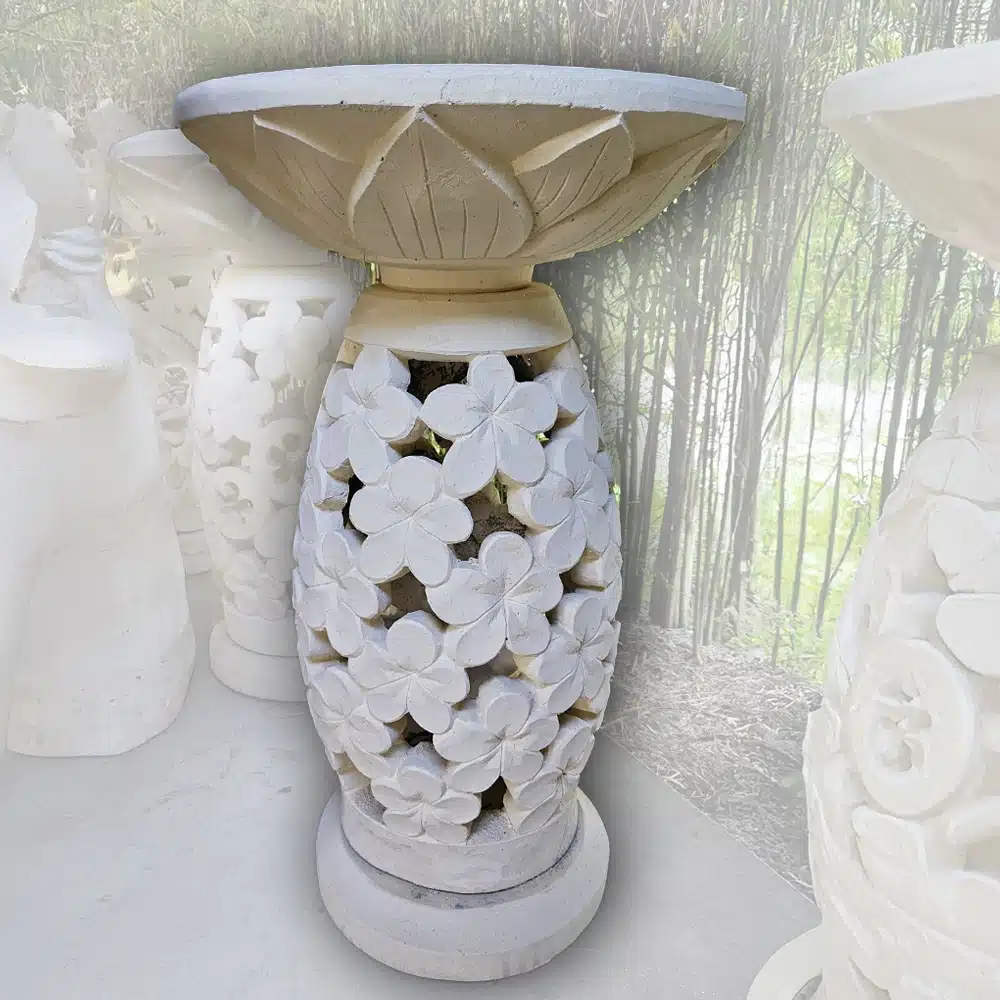Lembah Vogeltränke: Runde Steinschale auf floralem Frangipani-Sockel, 105 cm