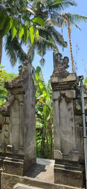 Durch viele Tempel bis zur Ente 10 Durch viele Tempel bis zur Ente: Pura Yeh Pulu