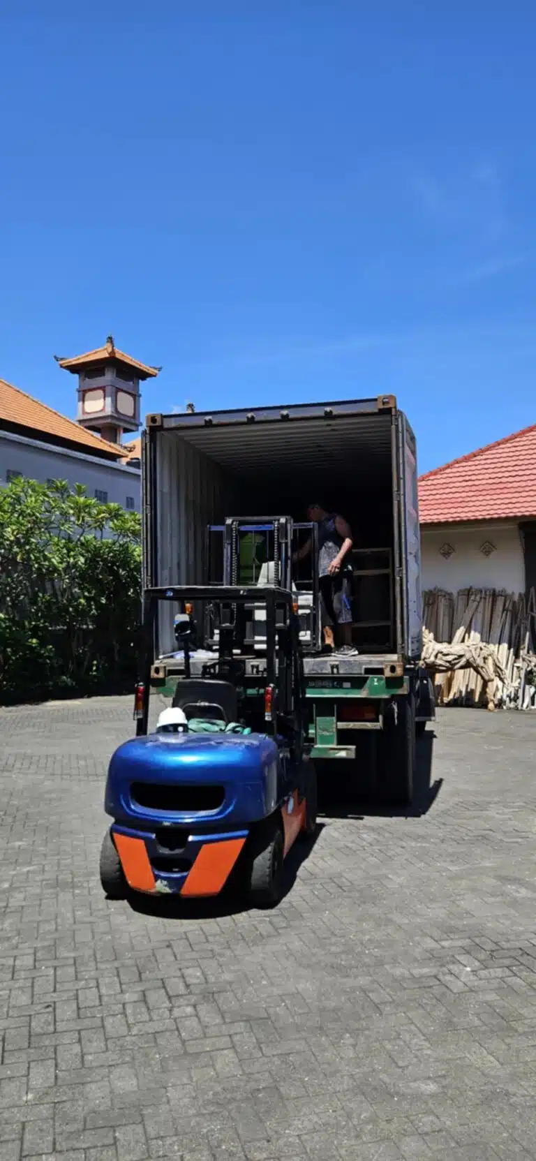 Von Bali nach Kandel 2 Bei 34°C im Schatten war es im Container gemütlich warm