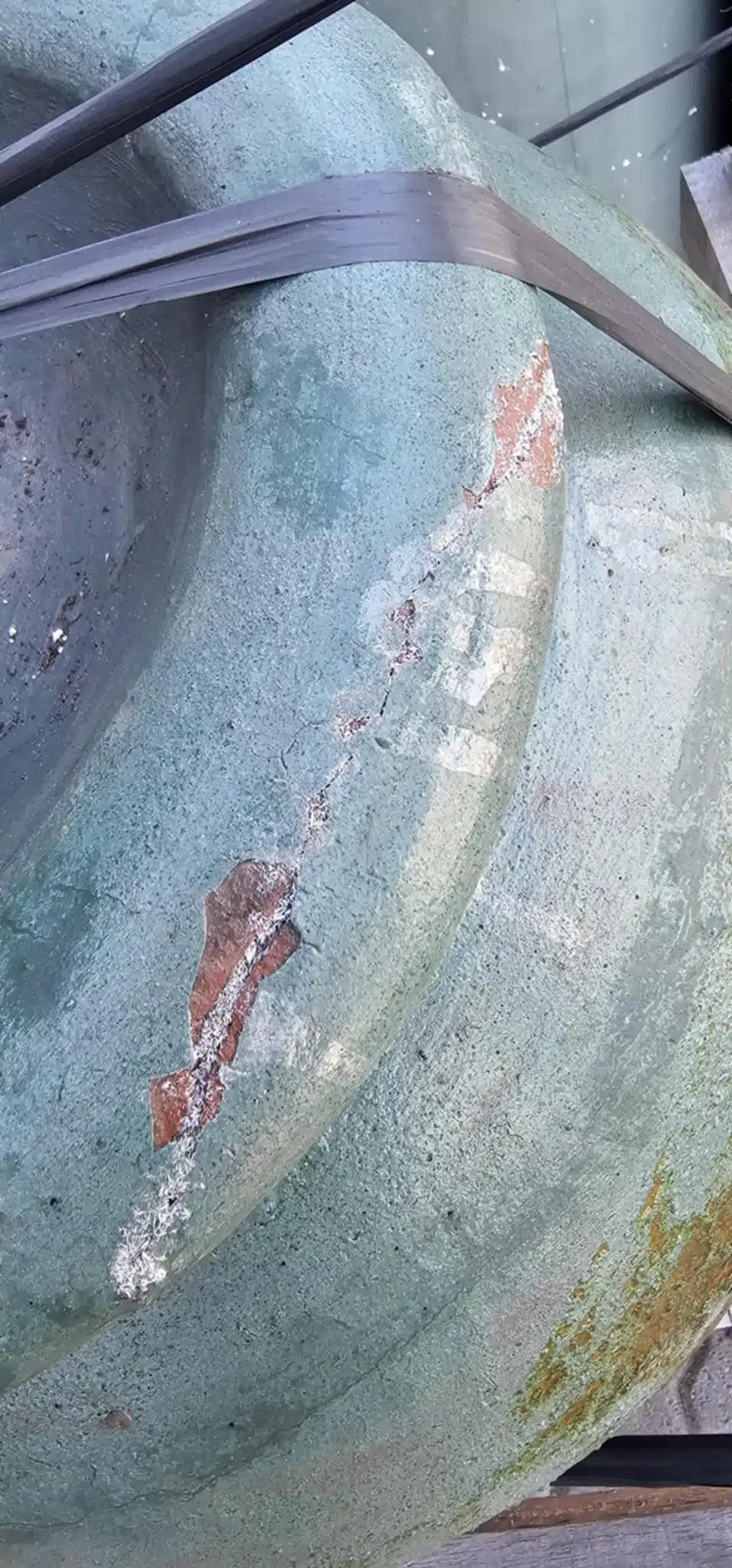 Amphore mit Riss am Rand