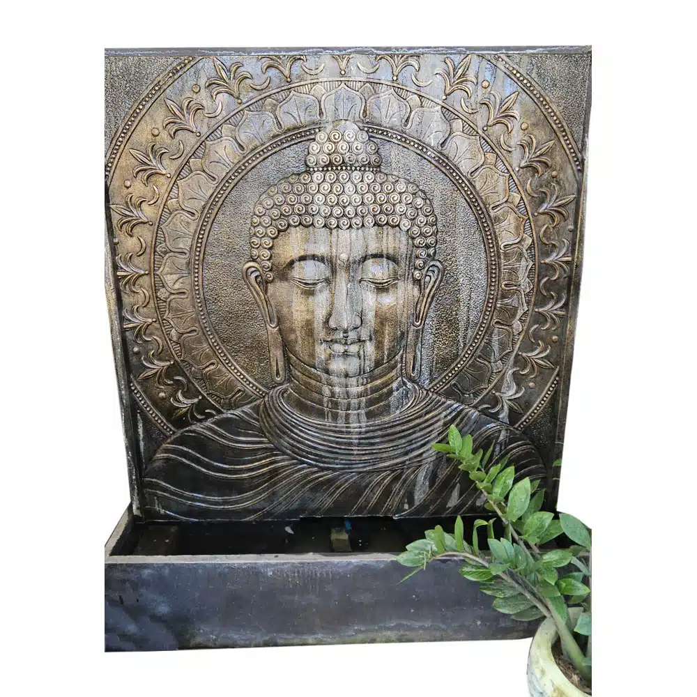 Manik Buddha-Brunnen in Goldoptik aus Betonguss, 180 × 150 cm