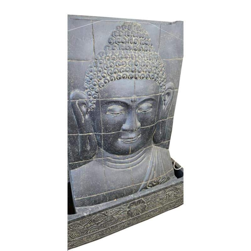 Dhamma Buddha-Brunnen aus Betonguss, Wandrelief, 150 × 120 cm