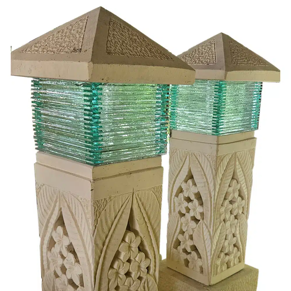 Gartenlampe "Frangipani" mit Glas und Spitzdach, 110cm hoch