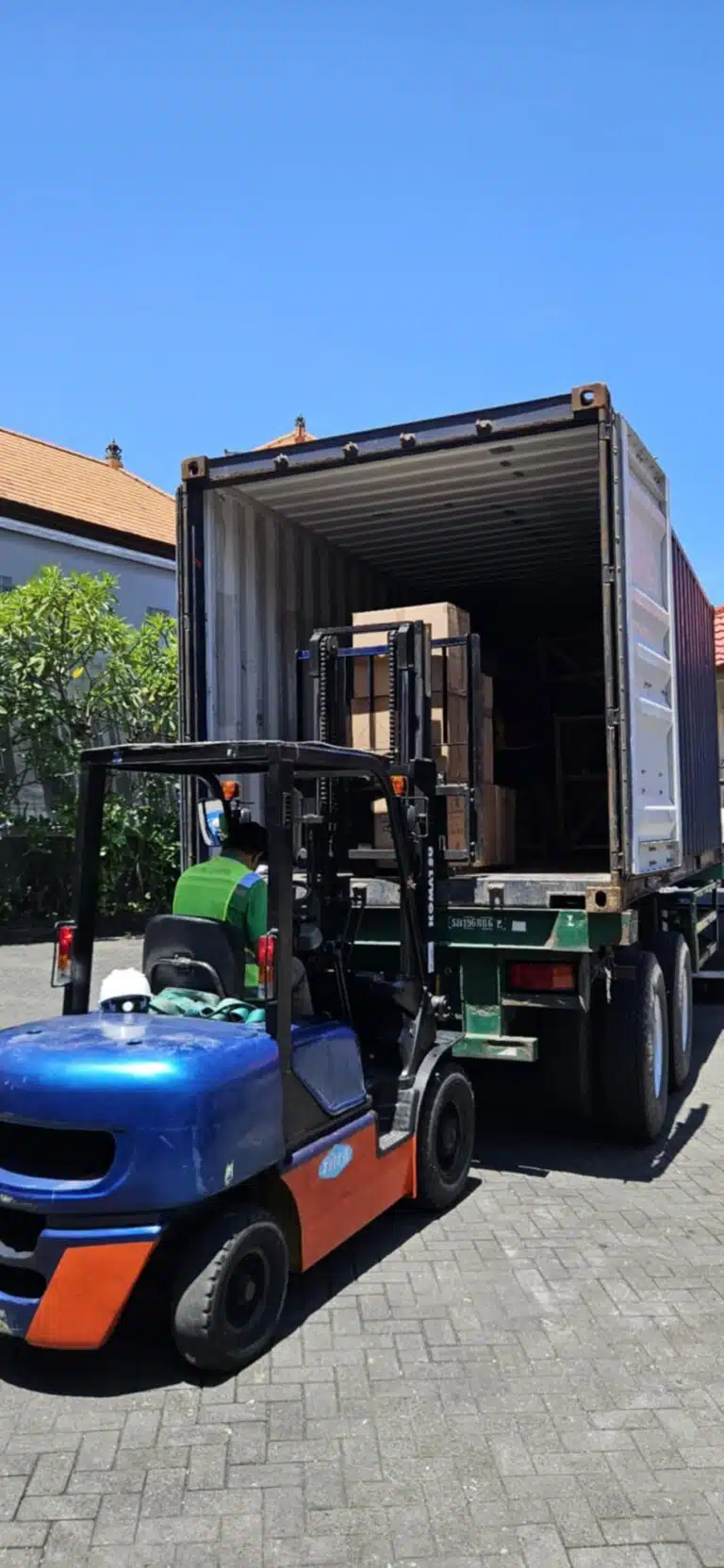 Von Bali nach Kandel 3 Bei 34°C im Schatten war es im Container gemütlich warm