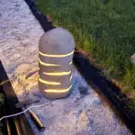 Batu Gartenlampe: Flussstein, handgeschliffen, mit Lichtschlitzen, 30cm hoch 5 Batu Steinlampe mit 20W LED Licht