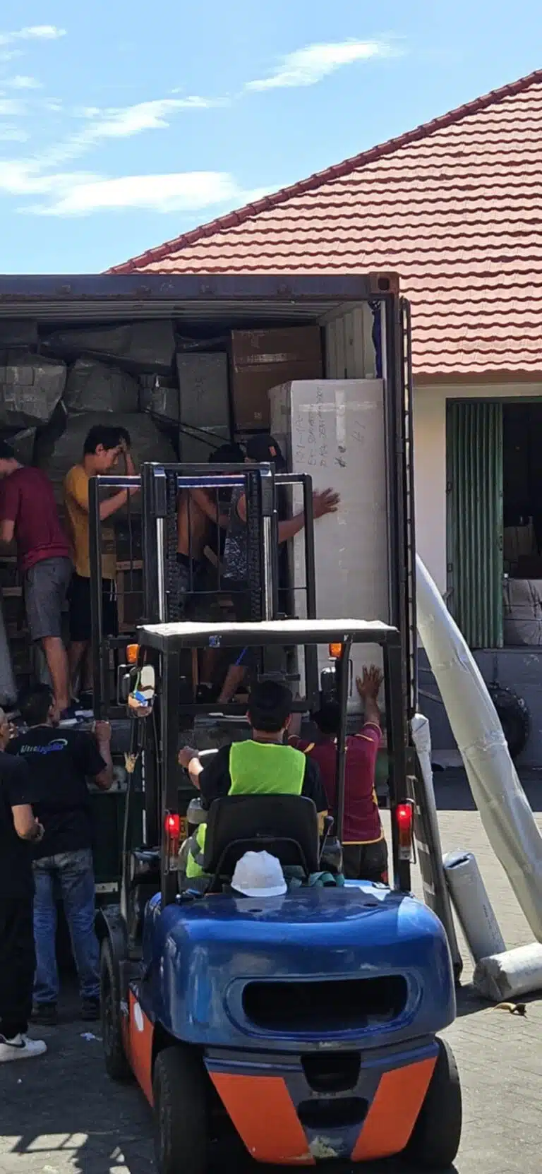 Bei 34°C im Schatten war es im Container gemütlich warm