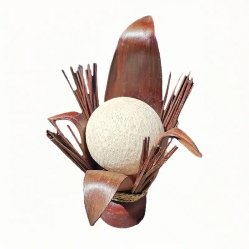Pramana Tischlampe aus Palmblättern – Ikebana-Style