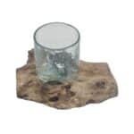 Banyu Glasbecher auf Naturwurzel – handgefertigt, mundgeblasen, angepasst an die Form des Holzes