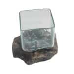 Banyu Kanti Glasbecher auf Naturwurzel – quadratisch, mundgeblasen, individuell geformt