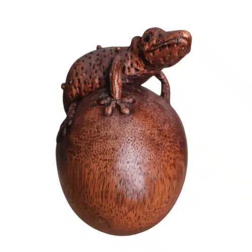 Lahir Gecko-Skulptur aus Suarholz